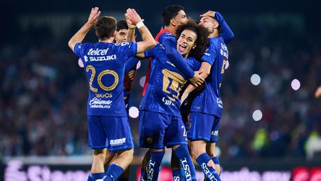 Jugadores de Pumas festejando el título de Liga MX | MEXSPORT