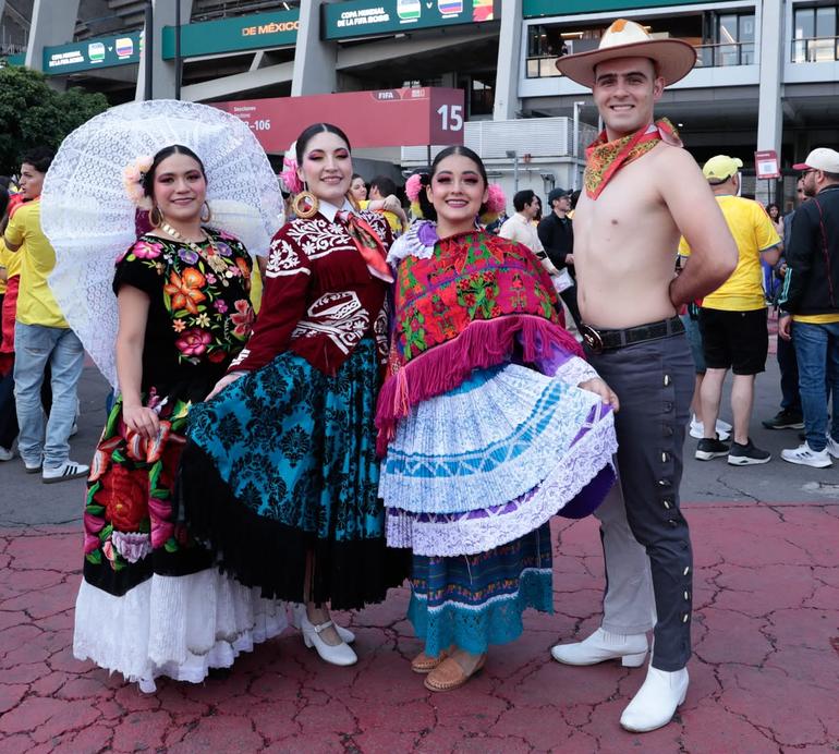 Afición en el Estadio Ciudad de México | Gina Sánchez