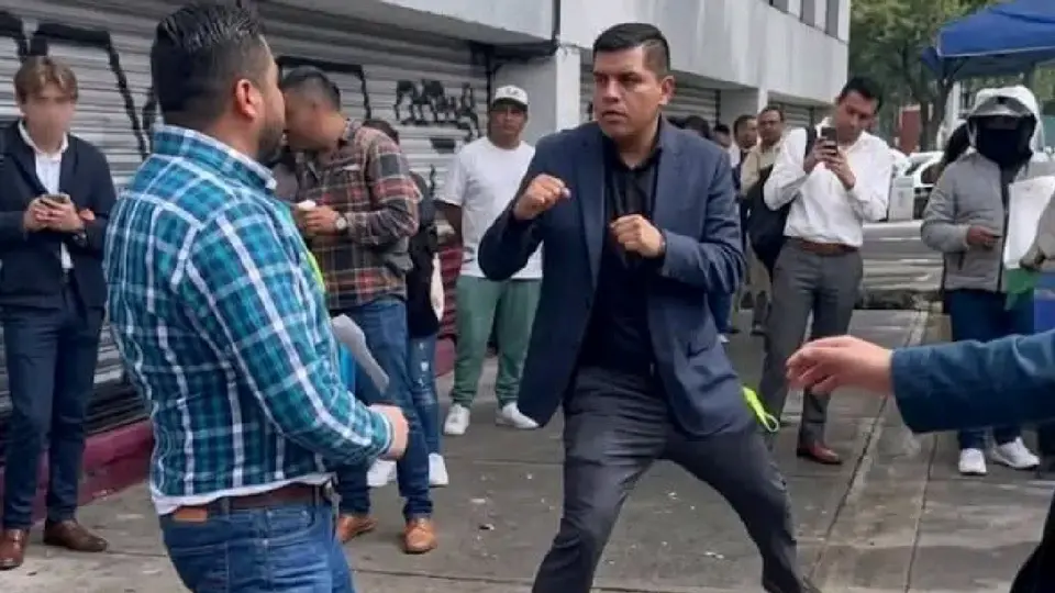 VIDEO: Cliente y abogado terminan a golpes tras audiencia en Conciliación y Arbitraje ¿Cuál fue la razón?