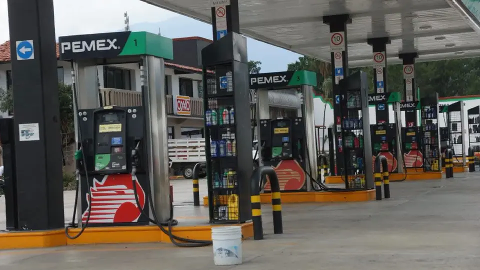 Algunas estaciones de servicio lucen vacías ante la falta de combustible / Redes Sociales