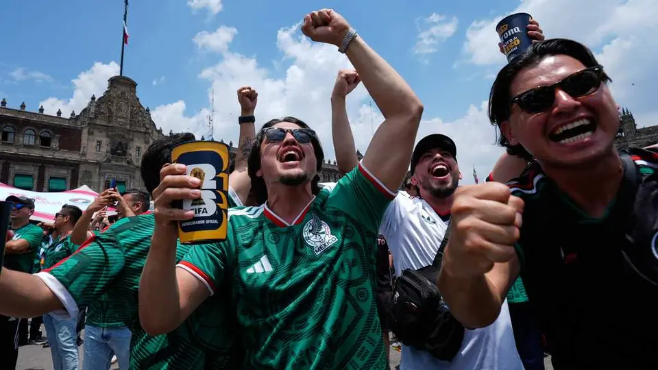 Afición mexicana en el Fan Fest del Mundial 2026 del Zócalo capitalino | AP