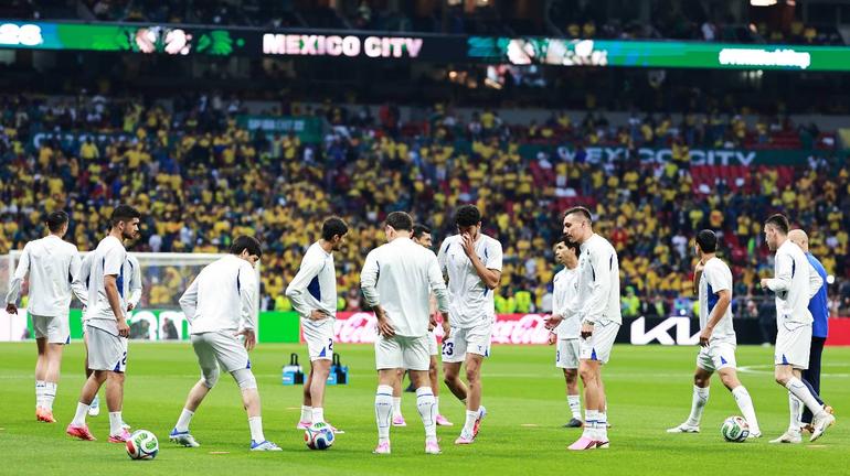 Selección de Uzbekistán calentando | MEXSPORT