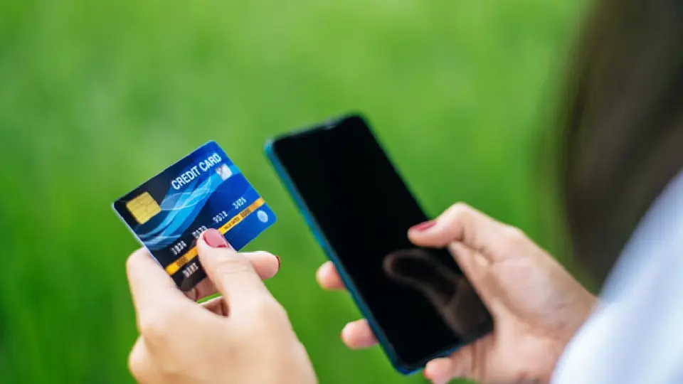 Banxico quiere agilizar más las transacciones bancarias desde dispositivos móviles / Magnific