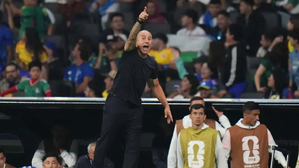 Fabio Cannavaro con Uzbekistán en la Copa del Mundo | AP