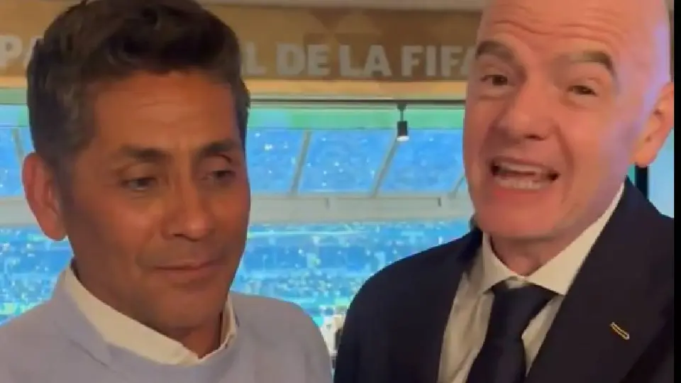 Gianni Infantino con Jorge Campos durante el Mundial | CAPTURA DE PANTALLA