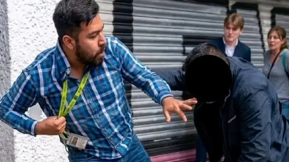 El cliente y el abogado protagonizaron una pelea en plena vía pública / Especial