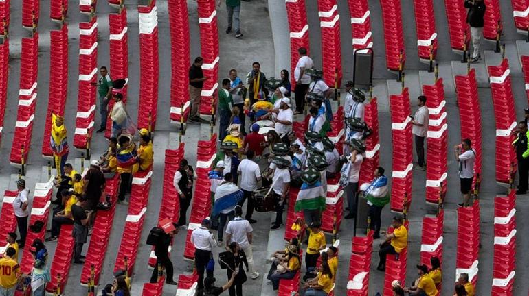 Afición de Uzbekistan y Colombia en el Estadio Ciudad de México | Iliany Aparicio