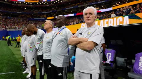 Hugo Broos entrenador de Sudáfrica y su cuerpo técnico | MEXSPORT