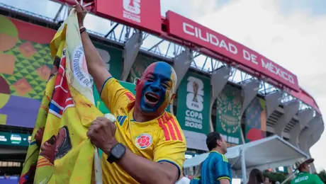 ¡Fiesta mundialista! Afición de Colombia y Uzbekistán pintan de amarillo y azul el Coloso de Santa Úrsula