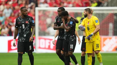Jugadores de Canadá tras la lesión | AP