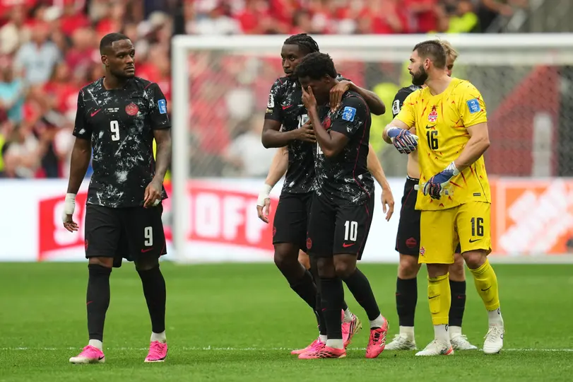 Jugadores de Canadá tras la lesión | AP
