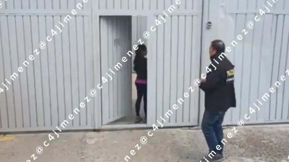 Autoridades detuvieron a una mujer presuntamente relacionada con un fraude por venta de boletos para el Mundial 2026. / @c4jimenez
