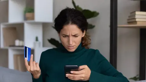 ¿Te llegó un SMS de tu banco? Señales para detectar un mensaje falso y evitar ser estafado
