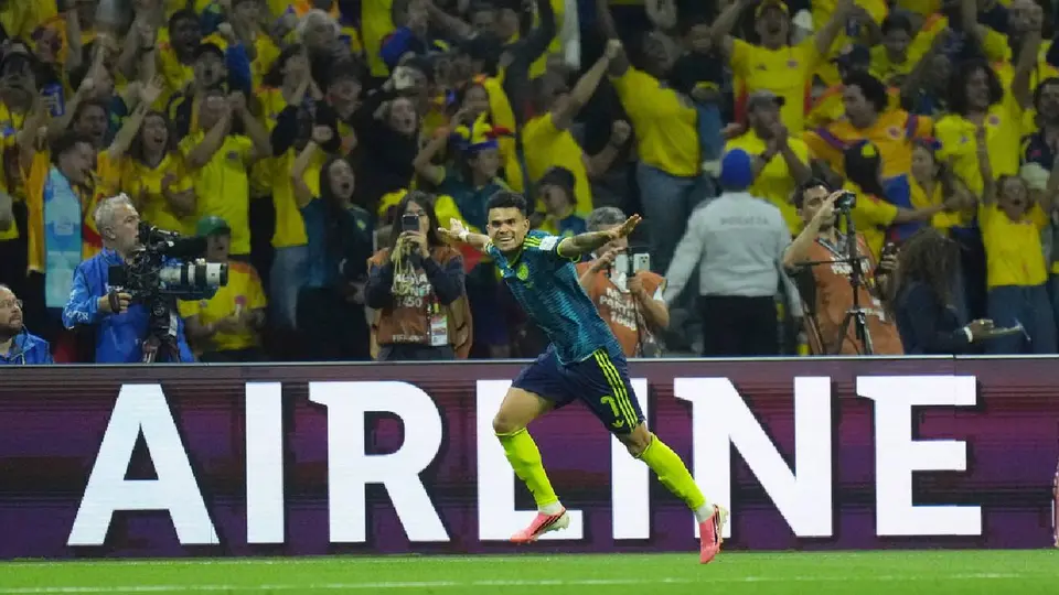 Victoria de Colombia ante Uzbekistan | AP
