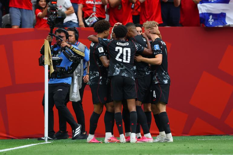 Jugadores de Canadá celebrando un gol ante Qatar | MEXSPORT