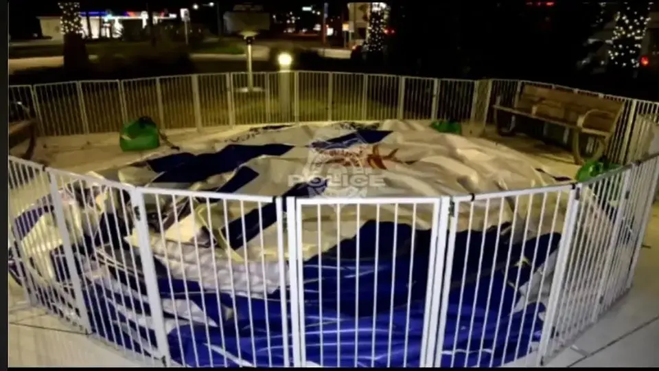 El balón fue dañado y desinflado | CAPTURA
