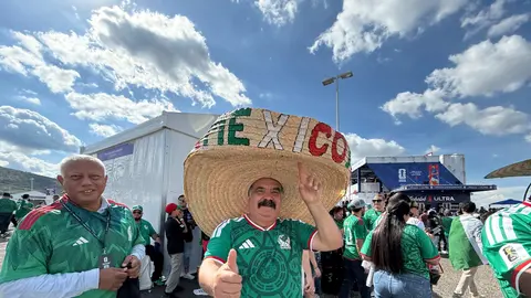 El Meme Chicano, aficionado mexicano | ALFREDO OLIVAREZ