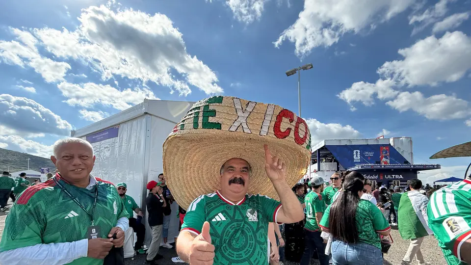 El Meme Chicano, aficionado mexicano | ALFREDO OLIVAREZ