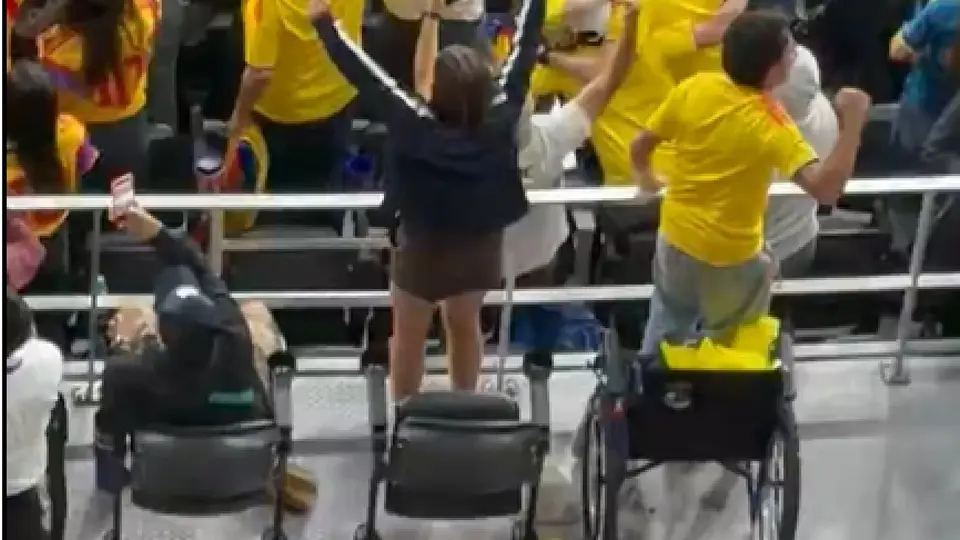 Aficionados se levantaron de sus sillas de ruedas en el partido de Colombia | CAPTURA