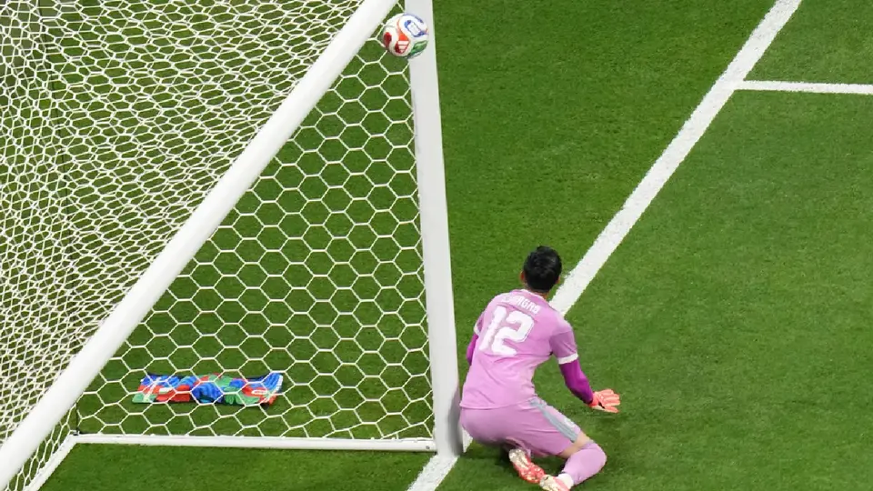 Error de Camilo Vargas provocó el gol de Uzbekistán