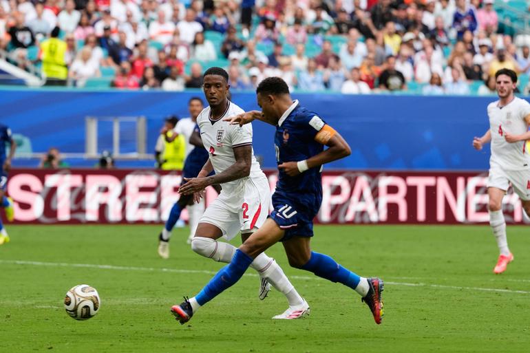 Mbappé ante Inglaterra | AP