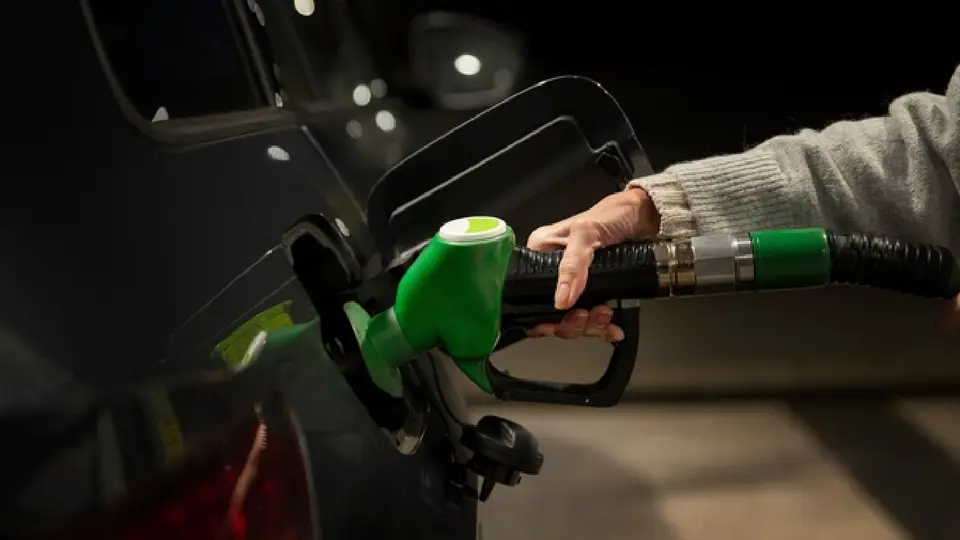 El precio promedio de la gasolina Magna ronda los 24 pesos por litro / Magnific