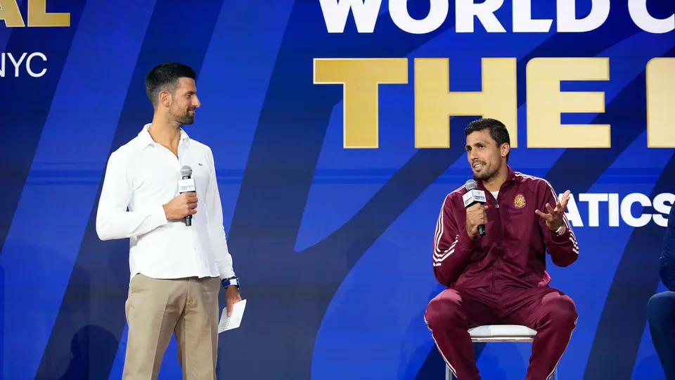 Novak Djokovic y Rodri, en evento de FIFA | AP
