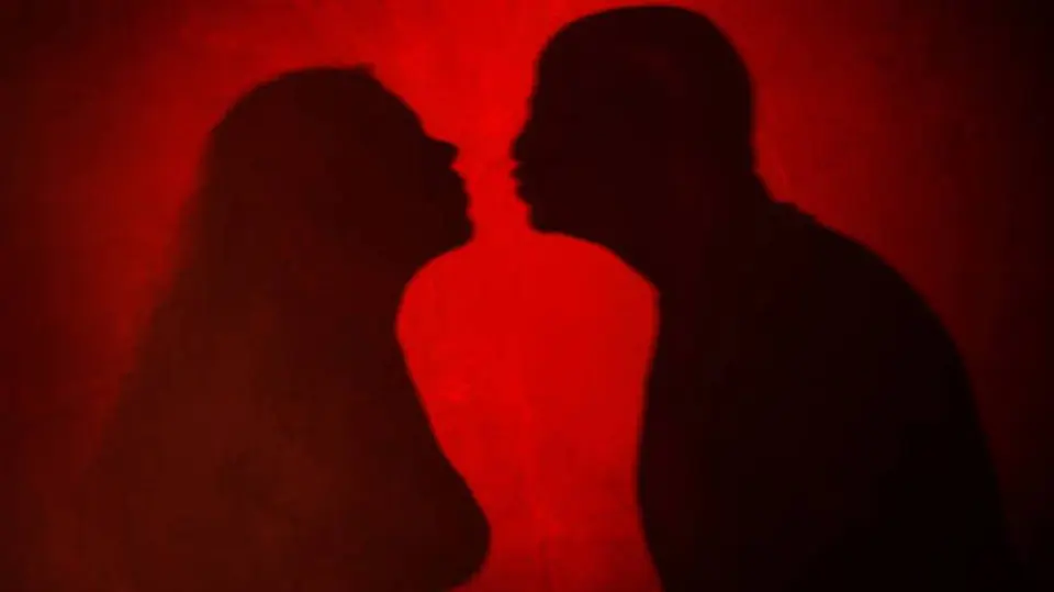 Las comparaciones con el pasado pueden afectar incluso las relaciones más estables. / iStock