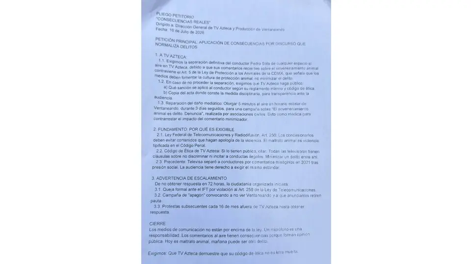 Manifestantes entregaron un pliego petitorio a la televisora. / Georgina Sánchez