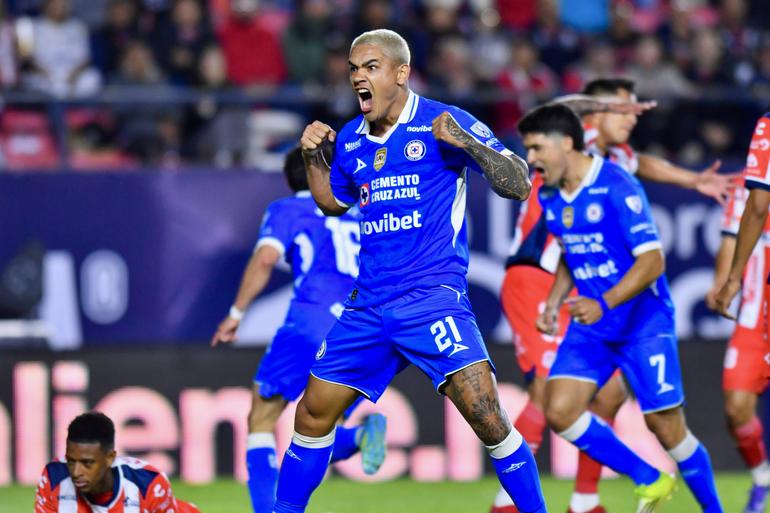 Gabriel 'Toro' Fernández, jugador de Cruz Azul | IMAGO7