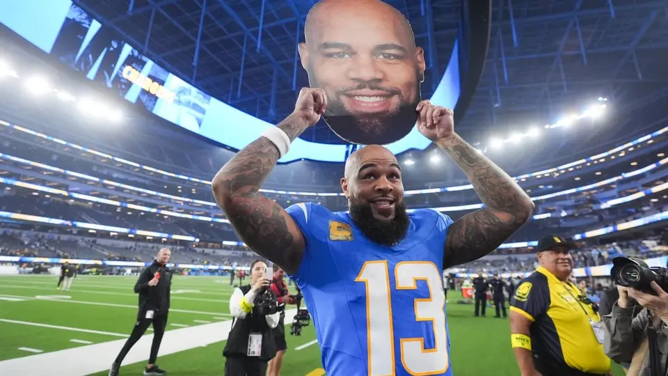 Keenan Allen tras convertirse en el líder en recepciones en la historia de Los Angeles Chargers en la NFL | AP