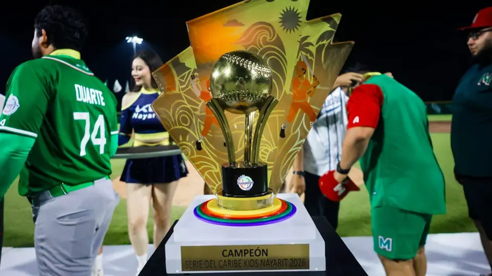 Trofeo ganado por México en la Serie del Caribe Kids | X: @Liga_Arco