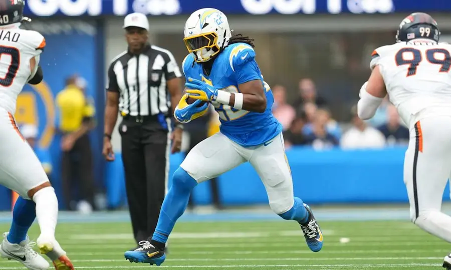 Najee Harris en un partido de Chargers | NFL.com