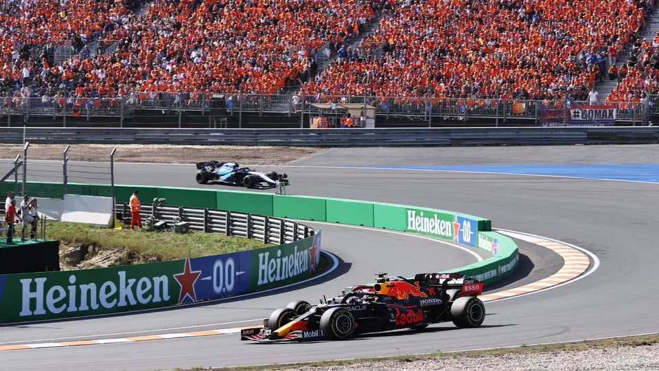 Checo Pérez con Red Bull en 2021 en el Gran Premio de Países Bajos | RED BULL