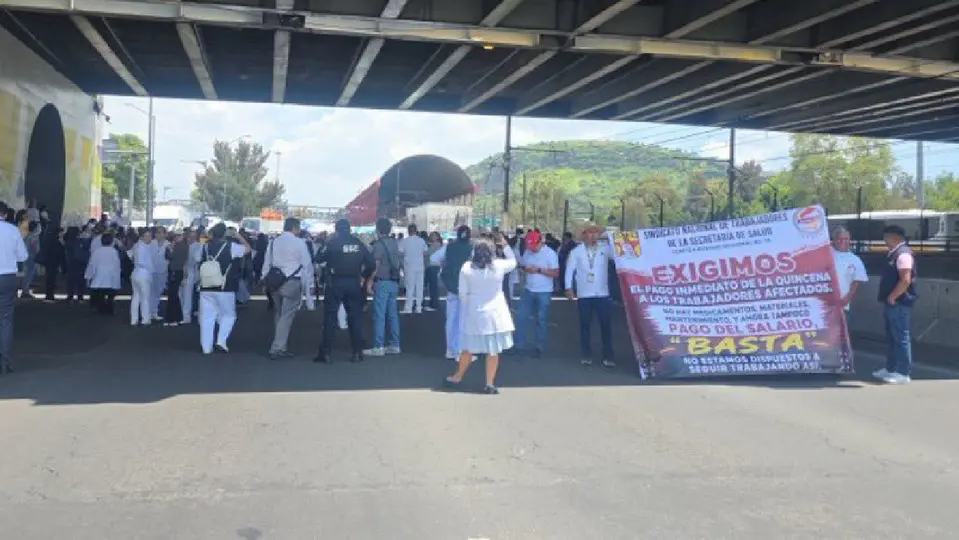 Los trabajadores están exigiendo adeudos en sus salarios y material para trabajar / Especial