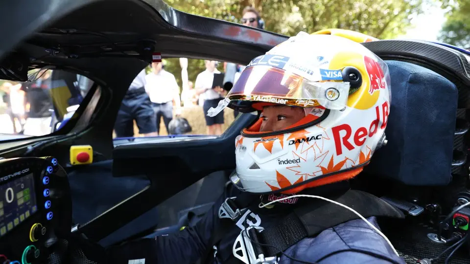 Yuki Tsunoda en un evento promocional con Red Bull en la Temporada 2026 | RED BULL