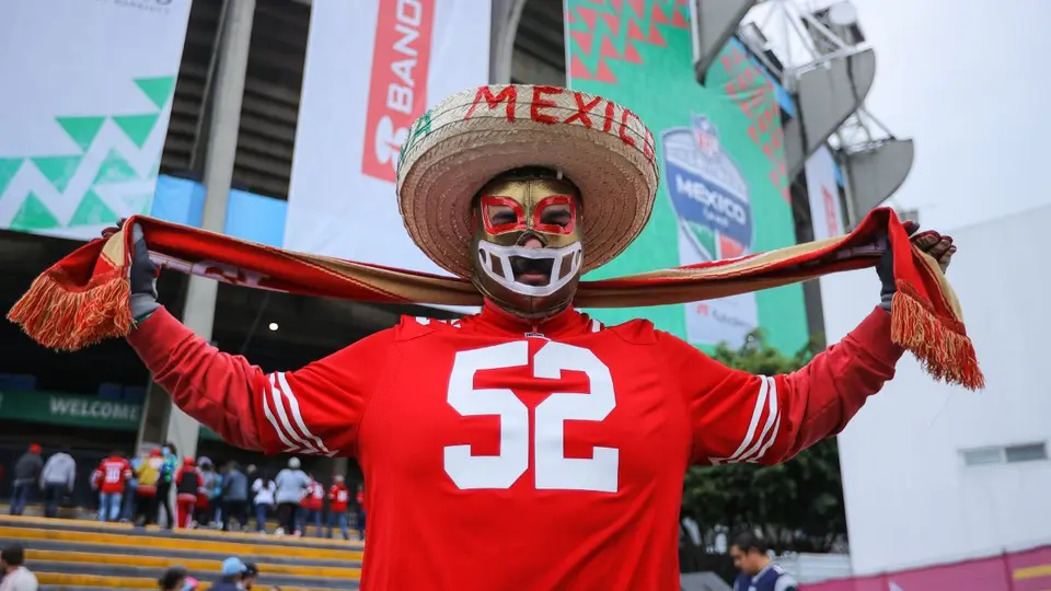 Afición de los San Francisco 49ers en el partido de la NFL México en 2022 | IMAGO 7