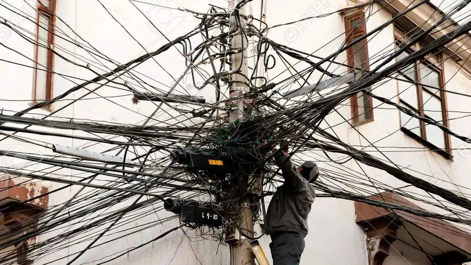 Las imágenes deben mostrar el poste, los cables y alguna referencia que permita identificar su ubicación./ RS