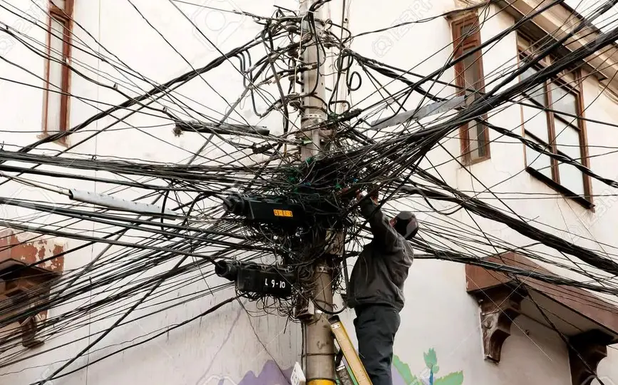 Las imágenes deben mostrar el poste, los cables y alguna referencia que permita identificar su ubicación./ RS