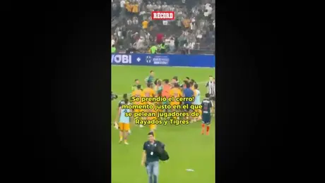 ¡Se prendió el cerro! Se pelean jugadores de Rayados y Tigres