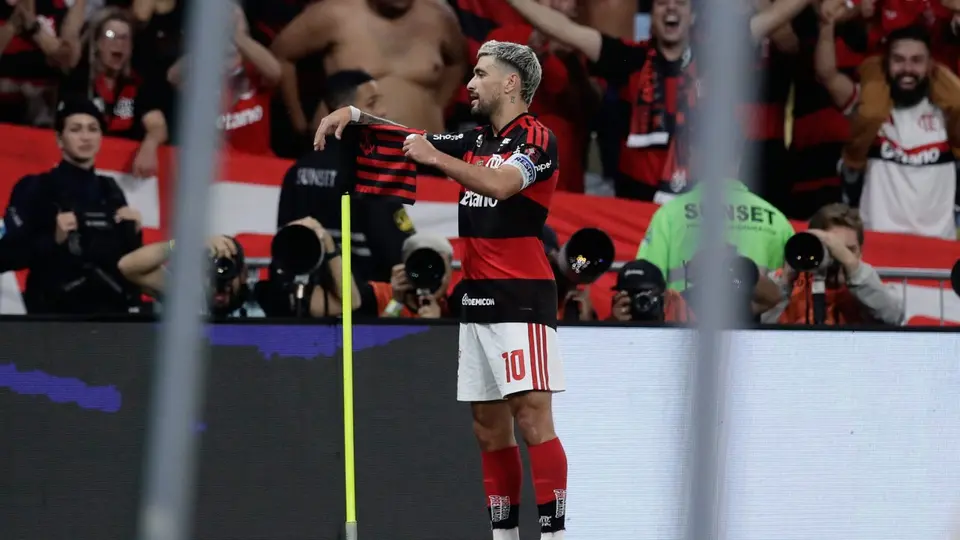Giorgian De Arrascaeta en celebración con Flamengo ante Independiente del Valle | AP