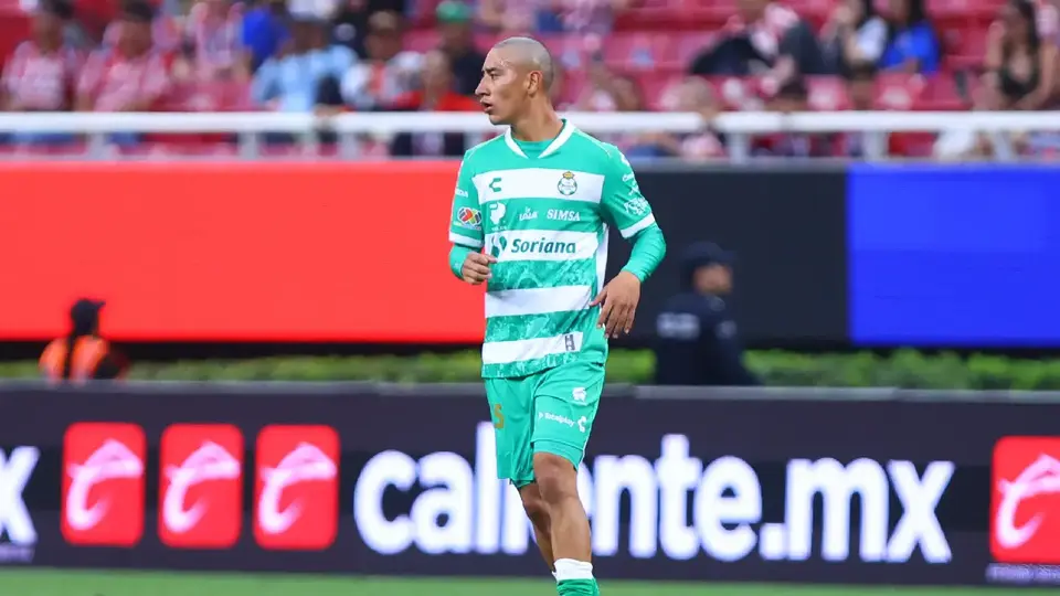 Juan Echilvestre, defensor de Santos Laguna, en el Clausura 2026 | IMAGO7