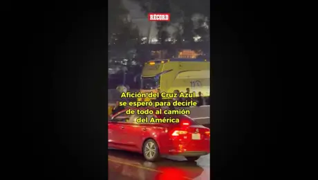 ¡Sale el camión del América y la afición le gritó de todo!