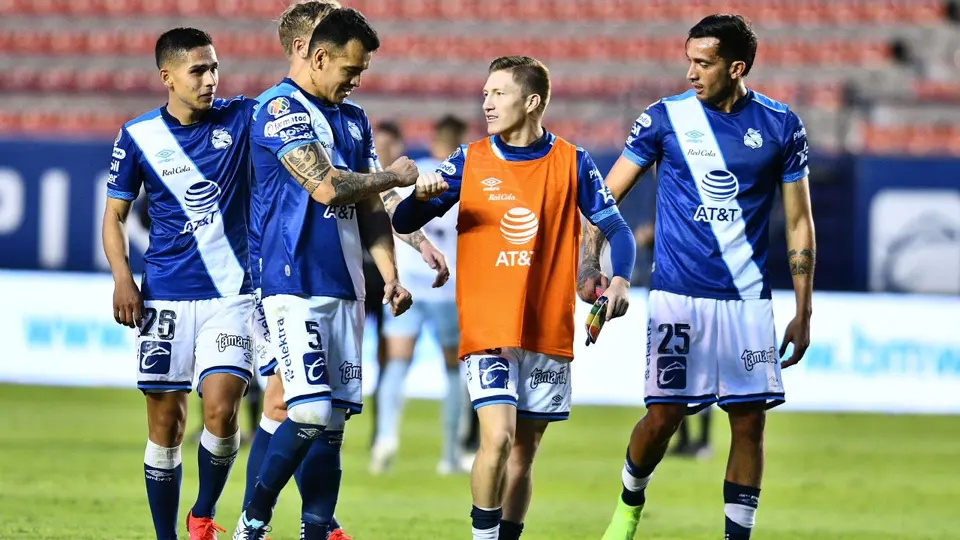 Alejandro Chumacero en celebración con sus compañeros de Puebla | MEXSPORT