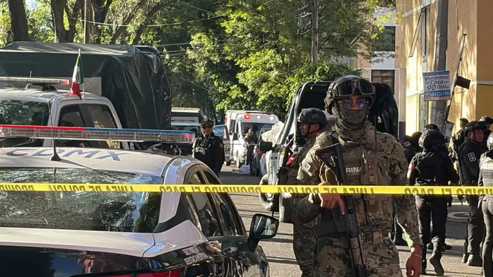 La zona fue acordonada mientras autoridades realizaban las primeras diligencias tras la balacera. / X