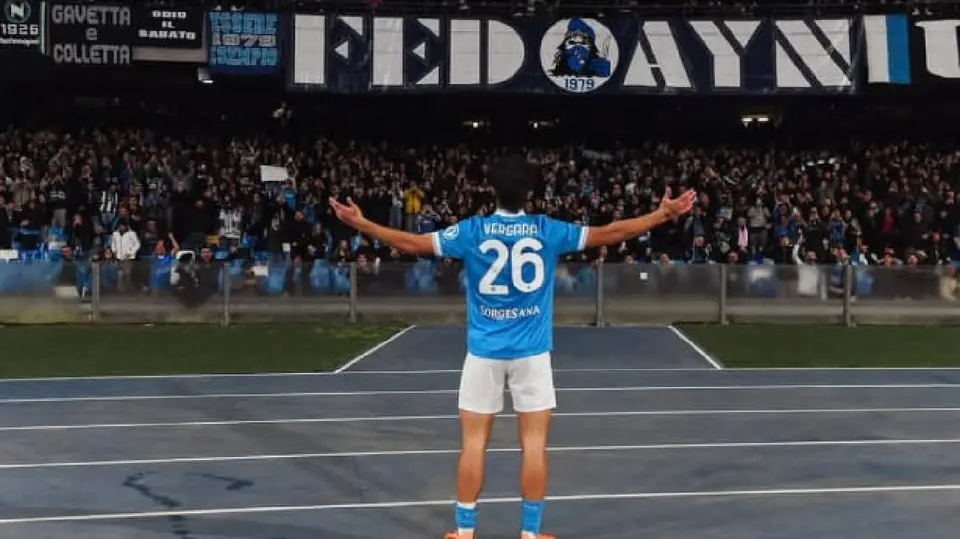 Antonio Vergara con la afición del Napoli | IG:@antonio_vergara03