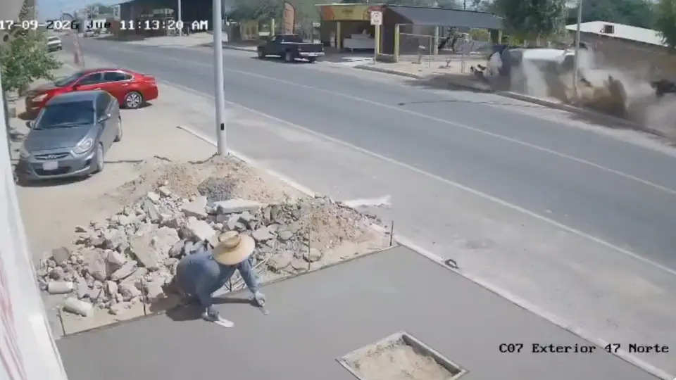Bomberos Voluntarios utilizaron las quijadas de vida para rescatar al copiloto que quedó prensado / Captura de pantalla