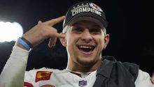 "Patrick Mahomes ha venido a revolucionar la posición": Coach Castillo