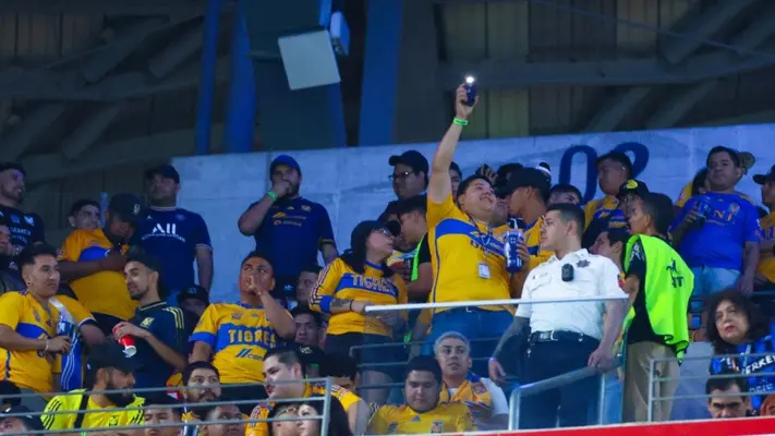 Liga MX vetó de por vida a aficionado que lanzó orines y a seguidora que aventó cerveza a Gignac