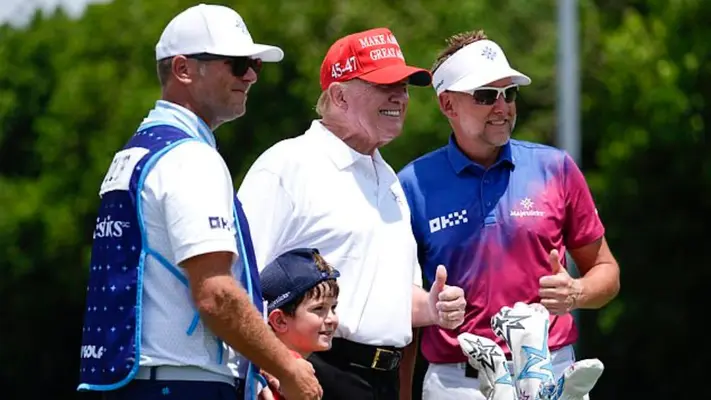 Donald Trump hace aparición sorpresa en campo de golf en Miami